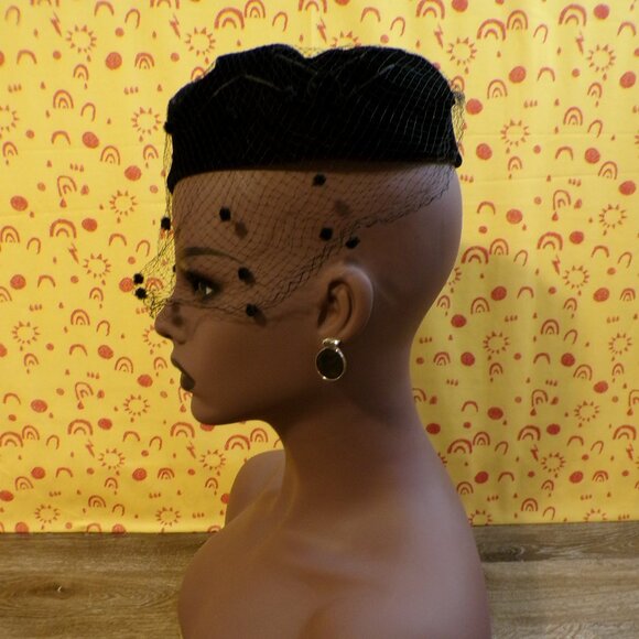 Women's Vintage Fascinator Hat Plush Black with Lace Veil and Open Crown - Picture 4 of 13